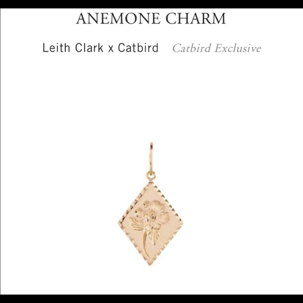 Catbird Anemone Charm 14k gold